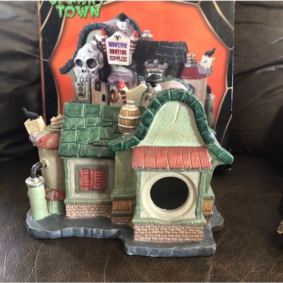 Lemax Spooky Town Monster Hunting Supplies Lighted Building # 85311 Halloween - Picture 2 of 8